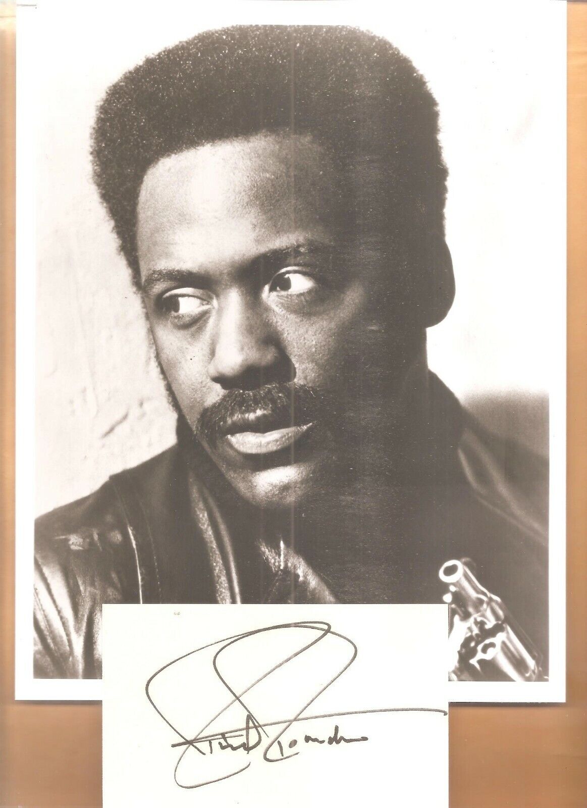 RICHARD ROUNDTREE-AUTOGRAPHED 3X5 CARD- STAR OF SHAFT