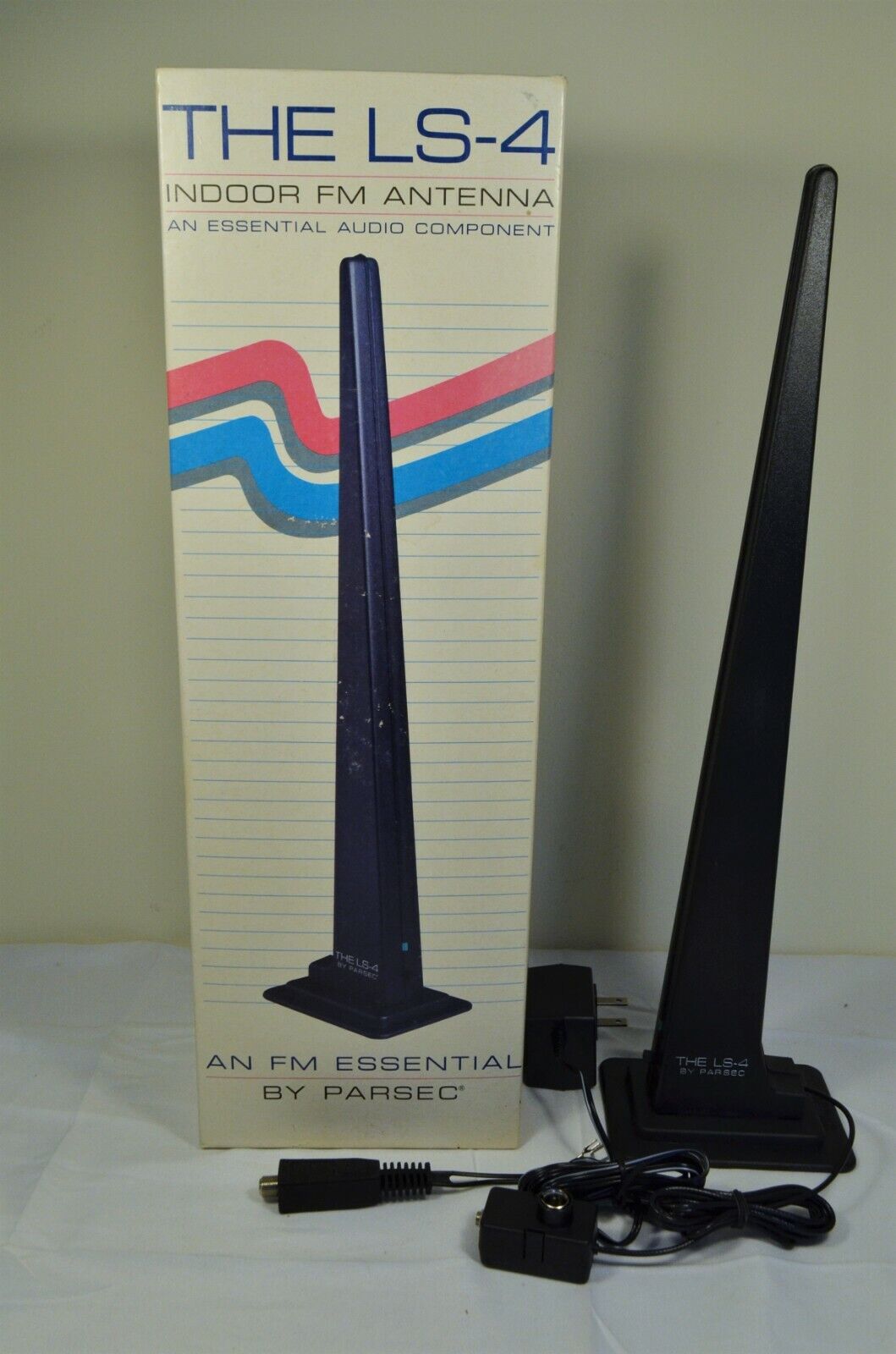 Vintage The LS-4 Parsec Indoor FM Antenna Amplified Complete in Box No Manual