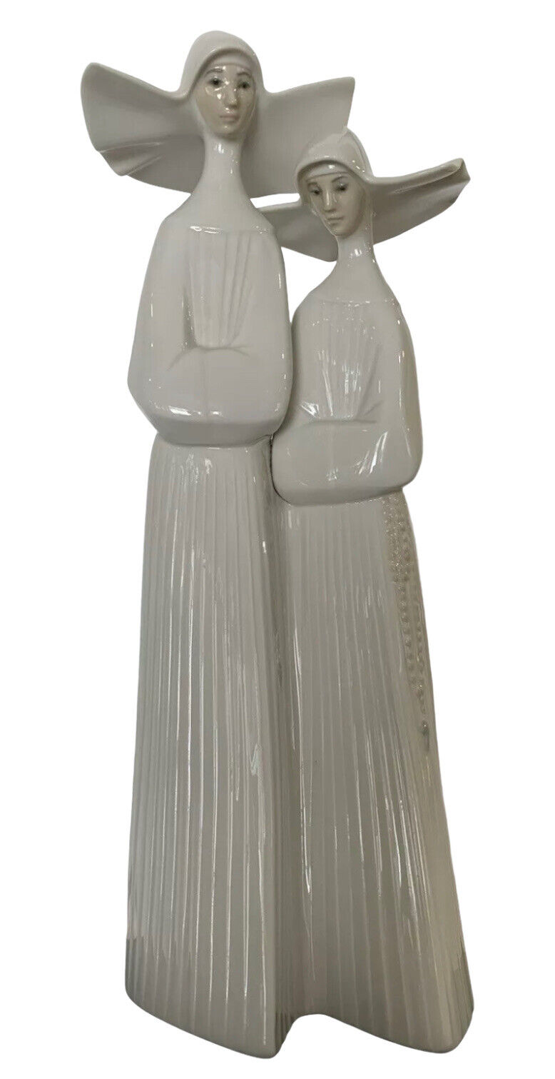 Rare Retired Lladro Two Nuns in White Porcelain Figurine # 4611